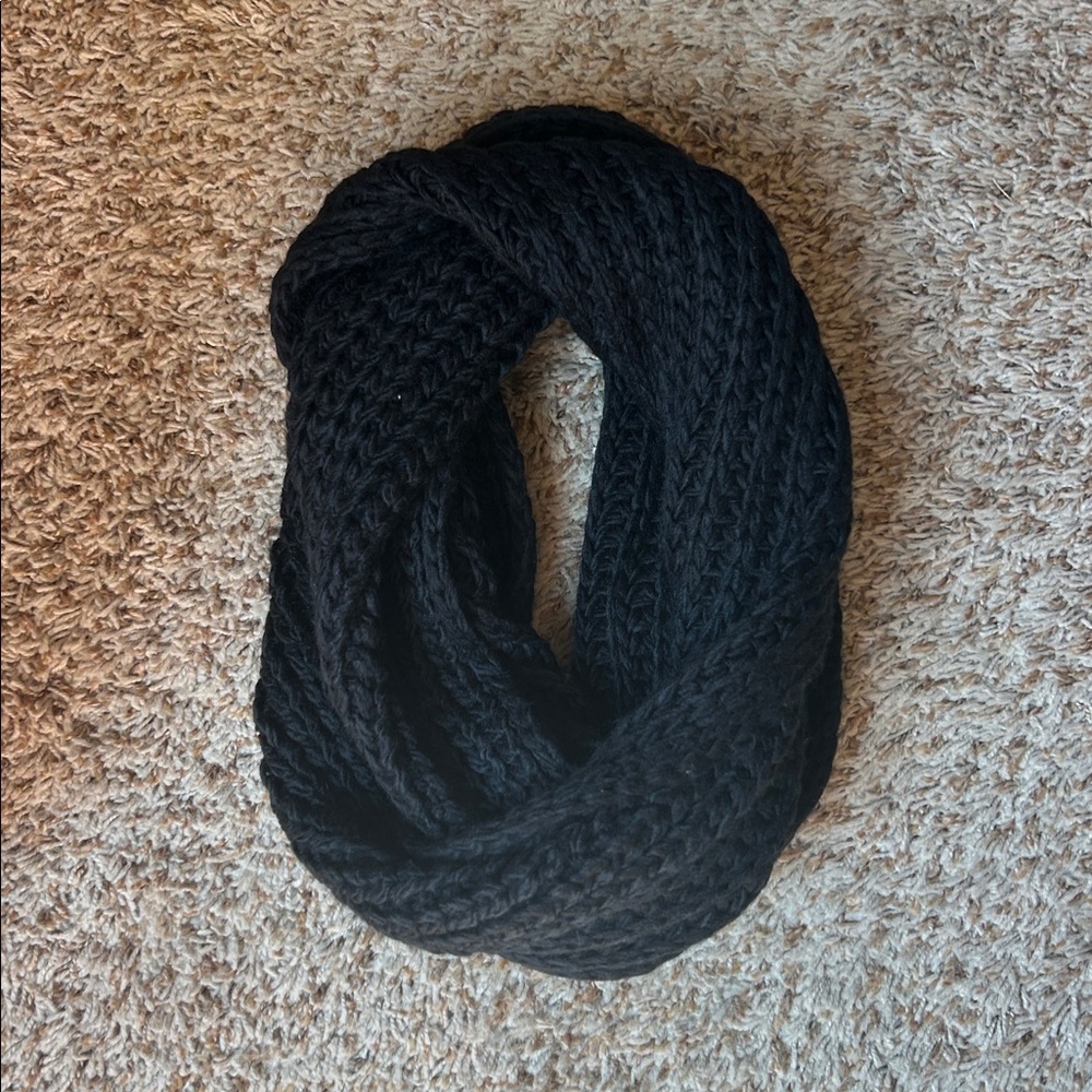 Black Knitted Infinity Scarf LA Hearts